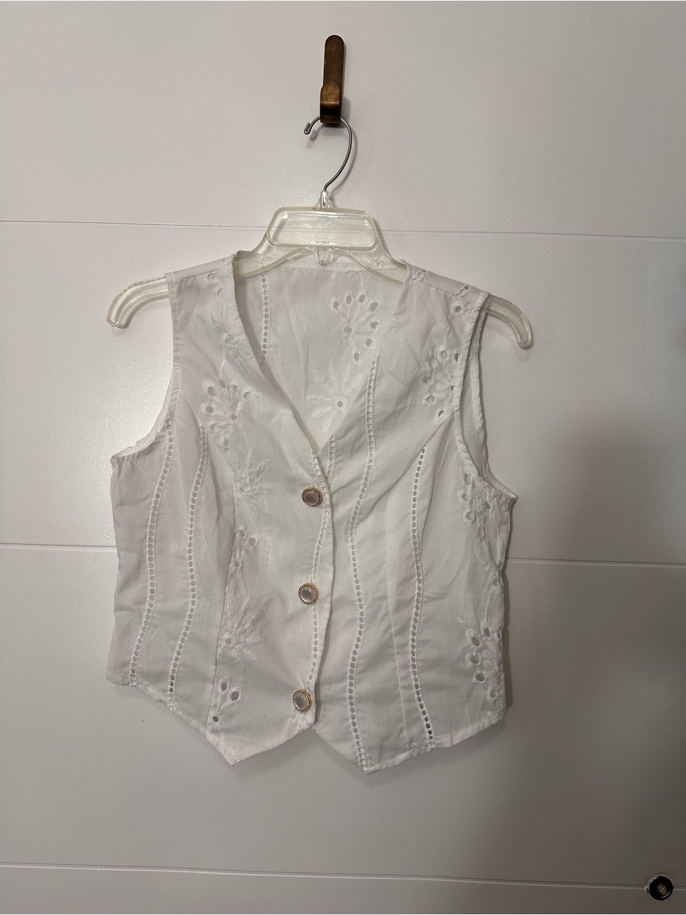 Women’s White Eyelet Button-Front Vest Top PTP 17.5” - Picture 2 of 5